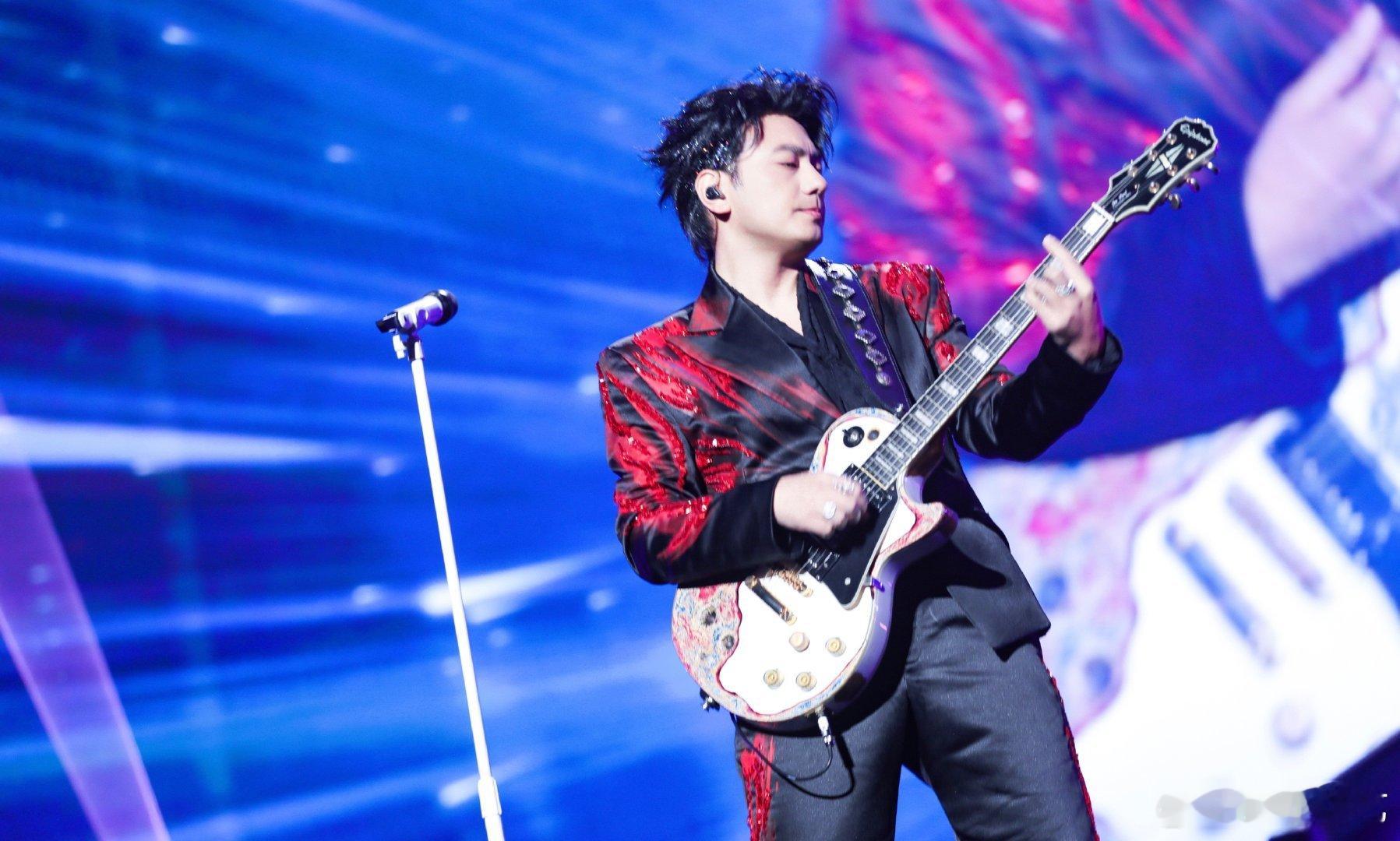 海来阿木说来长沙就能红 海来阿木长沙巡演名场面！开场就表白长沙，馋好吃的还说这儿