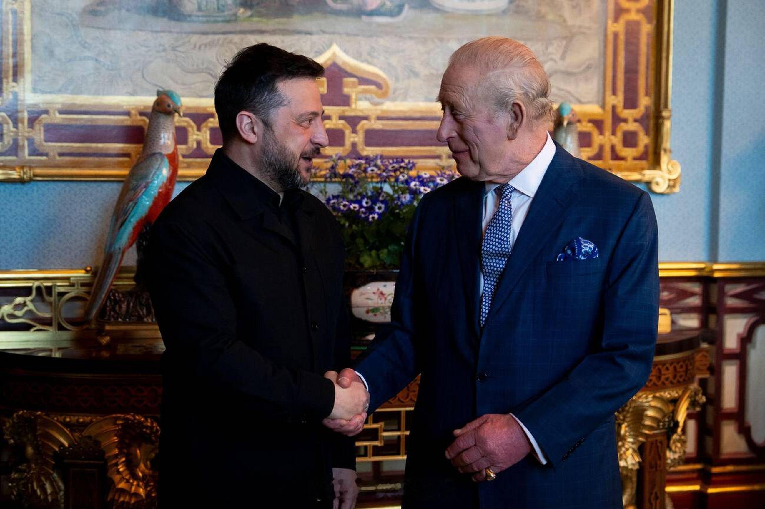 啧，这份大礼也属实隆重了哈。这位昨天在新闻发布会上说，他送了一部用于实时战争追踪