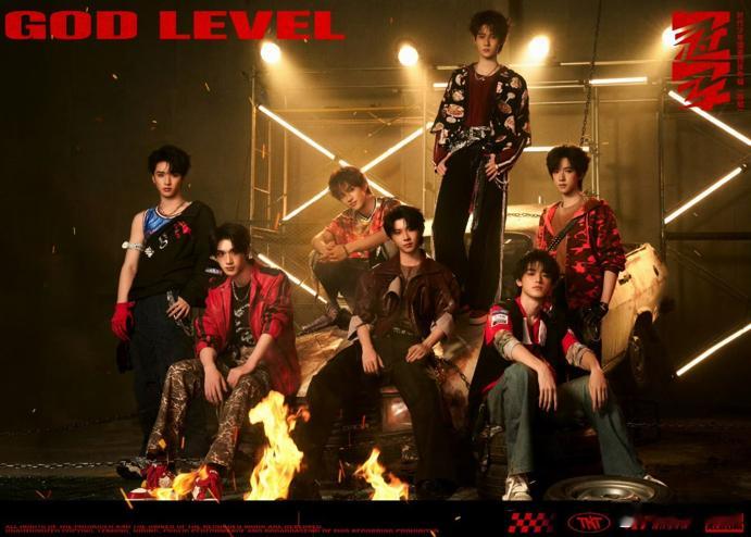 内娱第一款葫芦塑艺人时代少年团时代少年团的七个成员集体站在一起，仿佛是一串葫芦娃