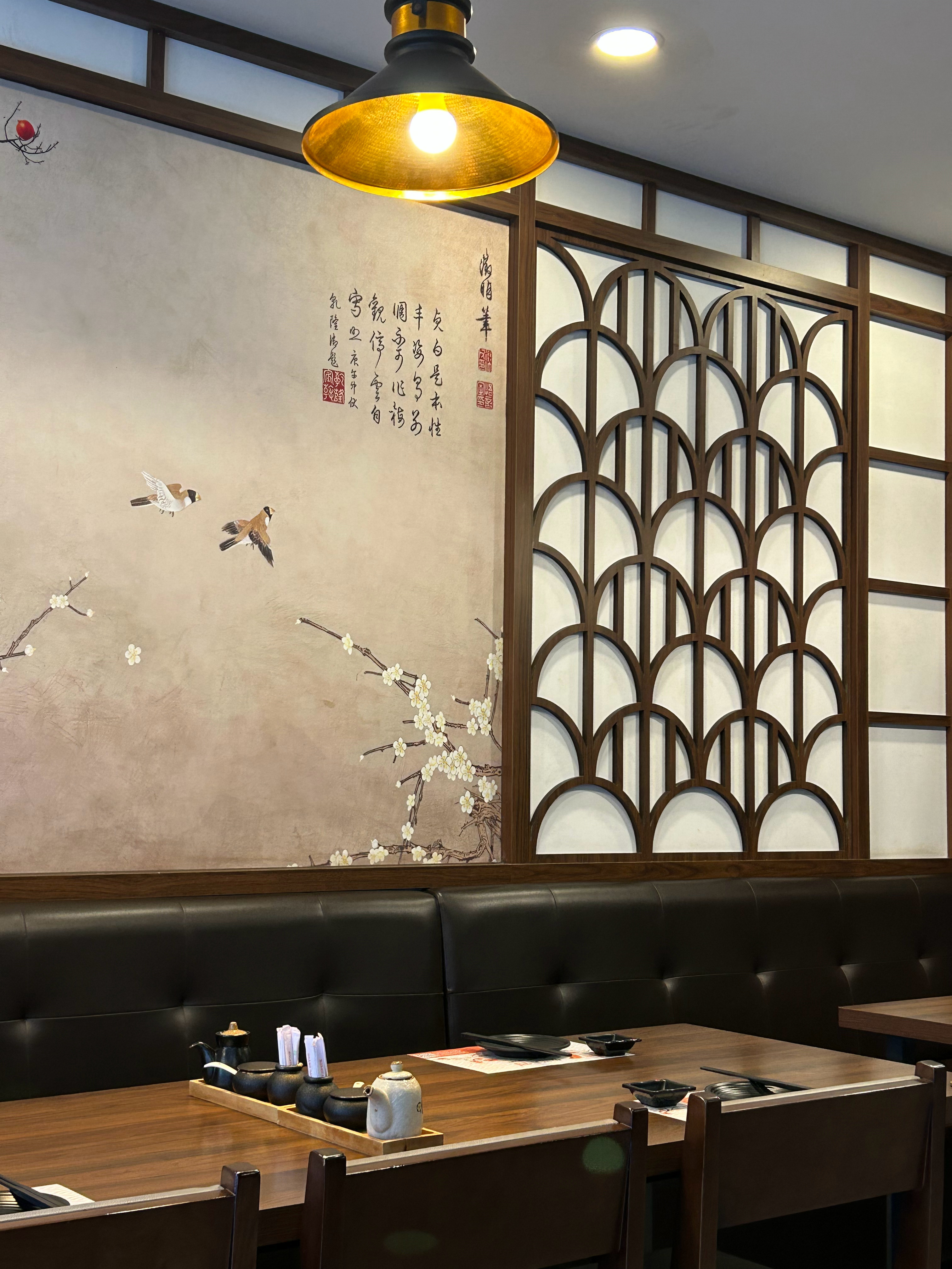 今日份午餐，女朋友从老家做飞机回胡志明市了，今天带她去吃寿司🍱 