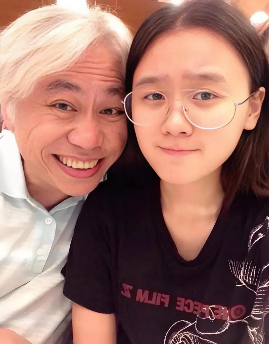 台湾省著名相差40岁“爷孙恋”女主林靖恩深夜偷吃外卖遭报警。李坤城死了以后，不是