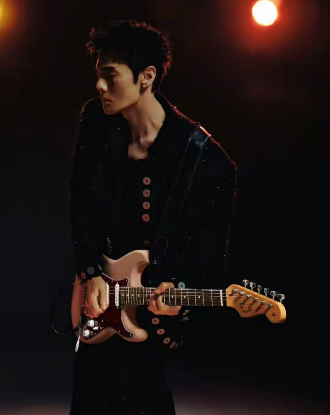 李荣浩怎么瘦成这样了李荣浩瘦出“宽肩细腰”新造型！靠一日一餐水煮菜+每日运动的狠