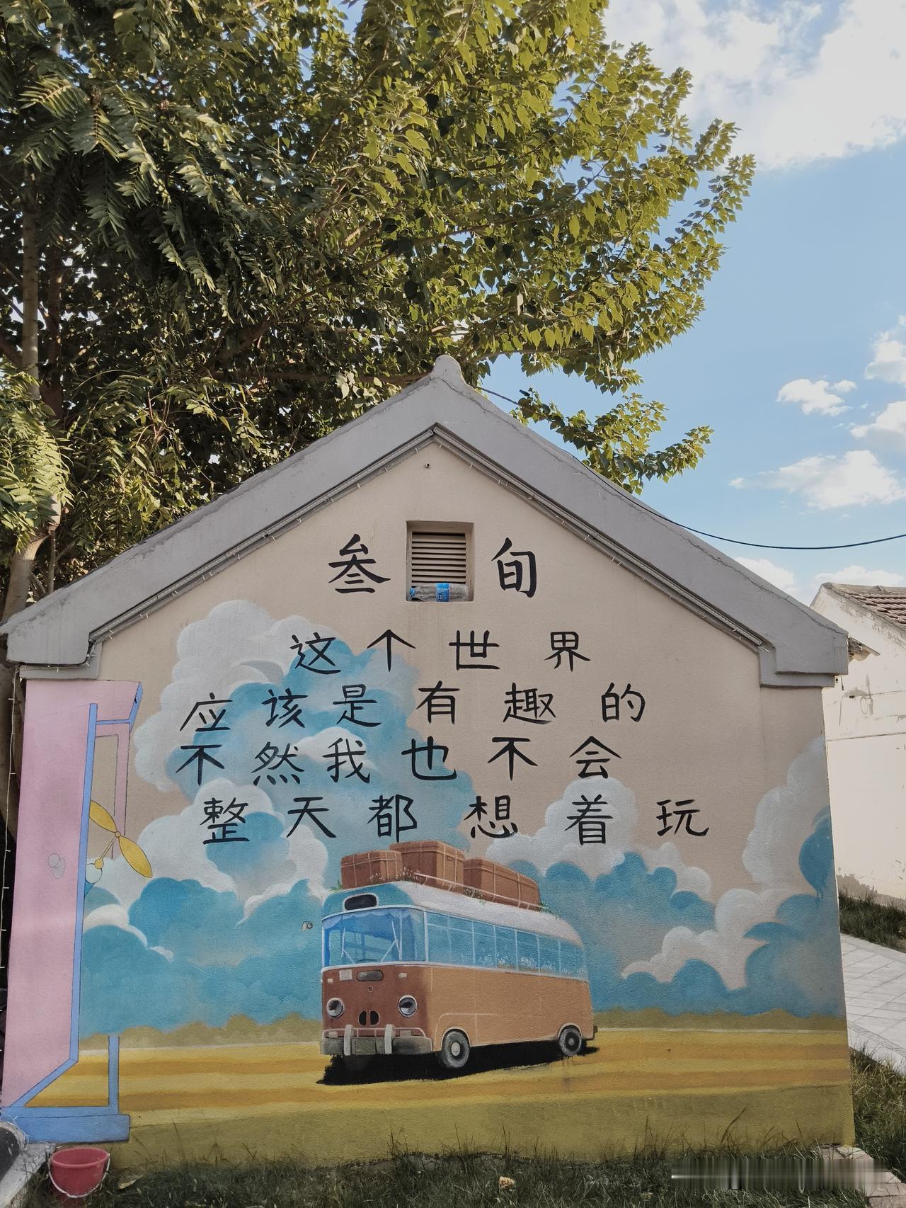 环境不错，就是没人。那些挤得跟饼子似的游客，来这里转转多好，心静，舒服。
在杨家