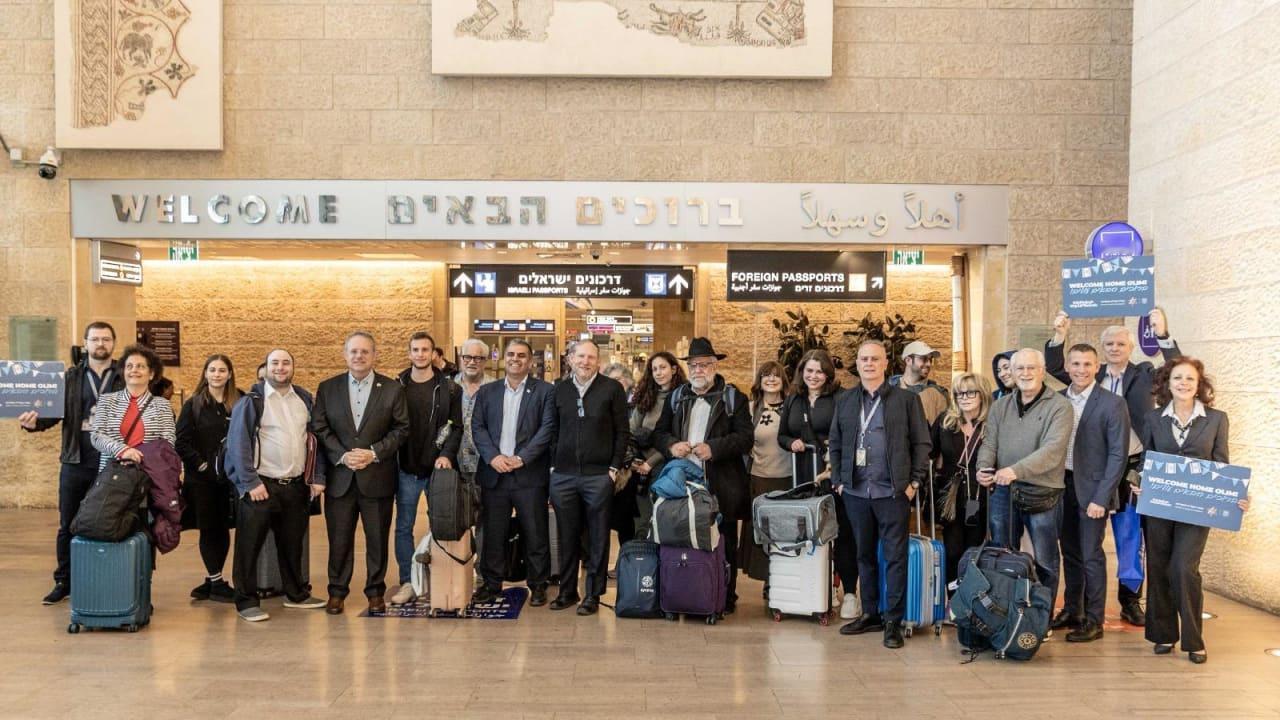 中东国家危险了！！

根据以色列移民部公布的数据，从去年四月到现在，近两万犹太人