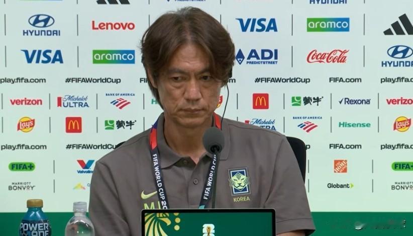 韩国国家队主教练洪明甫就是韩国版的“李铁”，让归化球员、德甲主力卡斯特罗普世界杯
