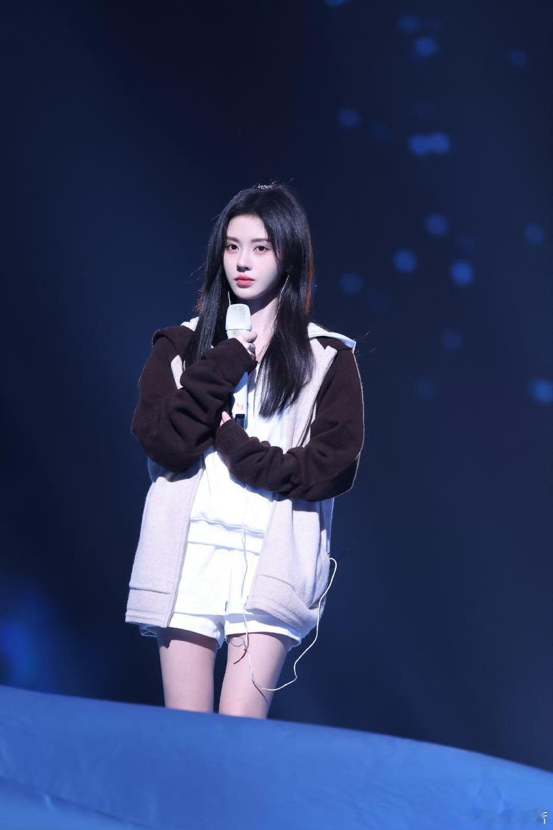 鞠婧祎 jjy鞠婧祎来战 jjy鞠婧祎阿黛真是麻雀吃了草莓 雀食莓₍ᐢ⸝⸝›  