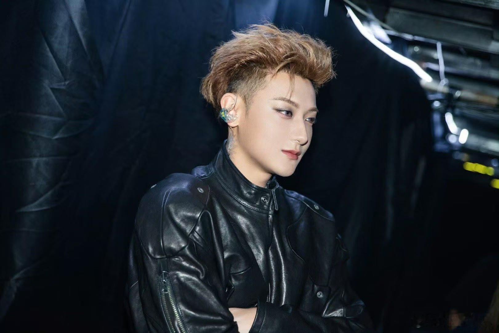 黄子韬聊天不用表情包也能看出情绪 黄子韬这文字感染力绝了！聊工作说要唱歌、开脱口