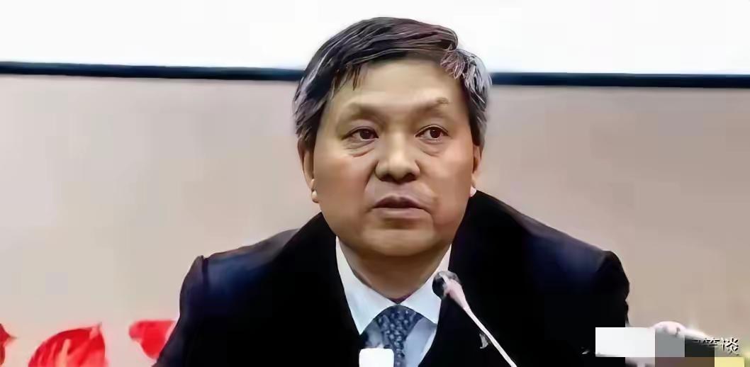 卖国贼必须彻查。1200多吨国家管制的石墨，只卖了598万。算下来一吨还不到48