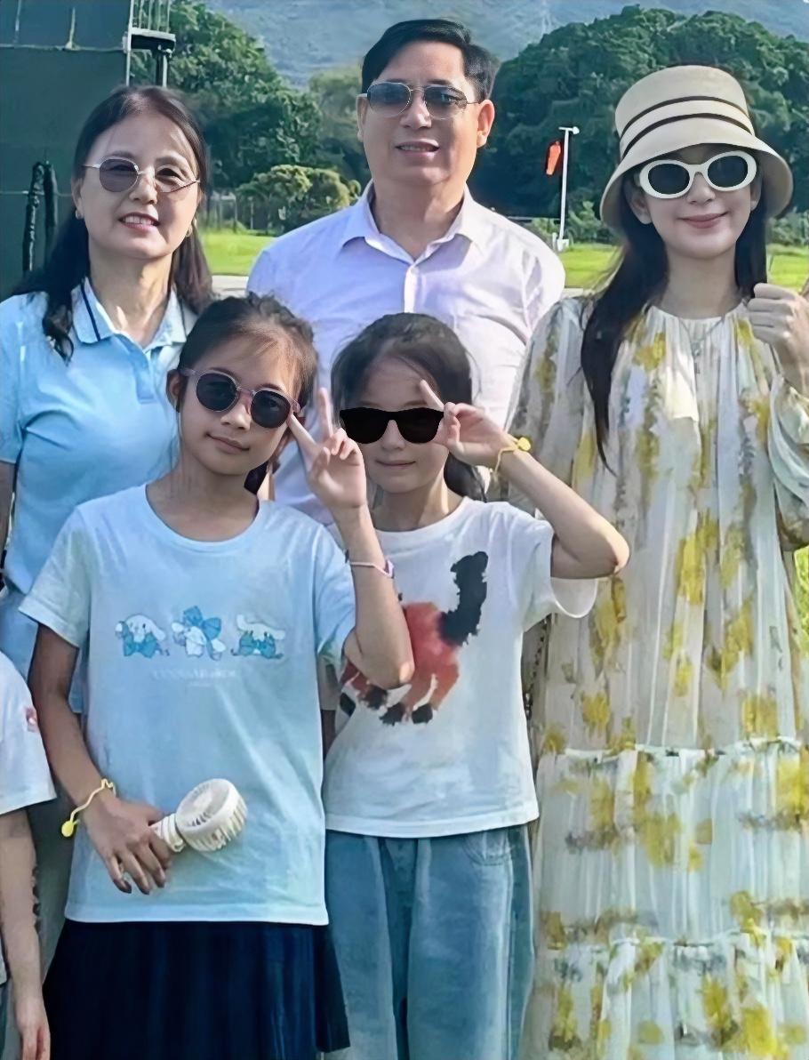 方媛家庭状况：
方媛出生于安徽省芜湖市南陵县的一个普通农村家庭。

她是家中独生