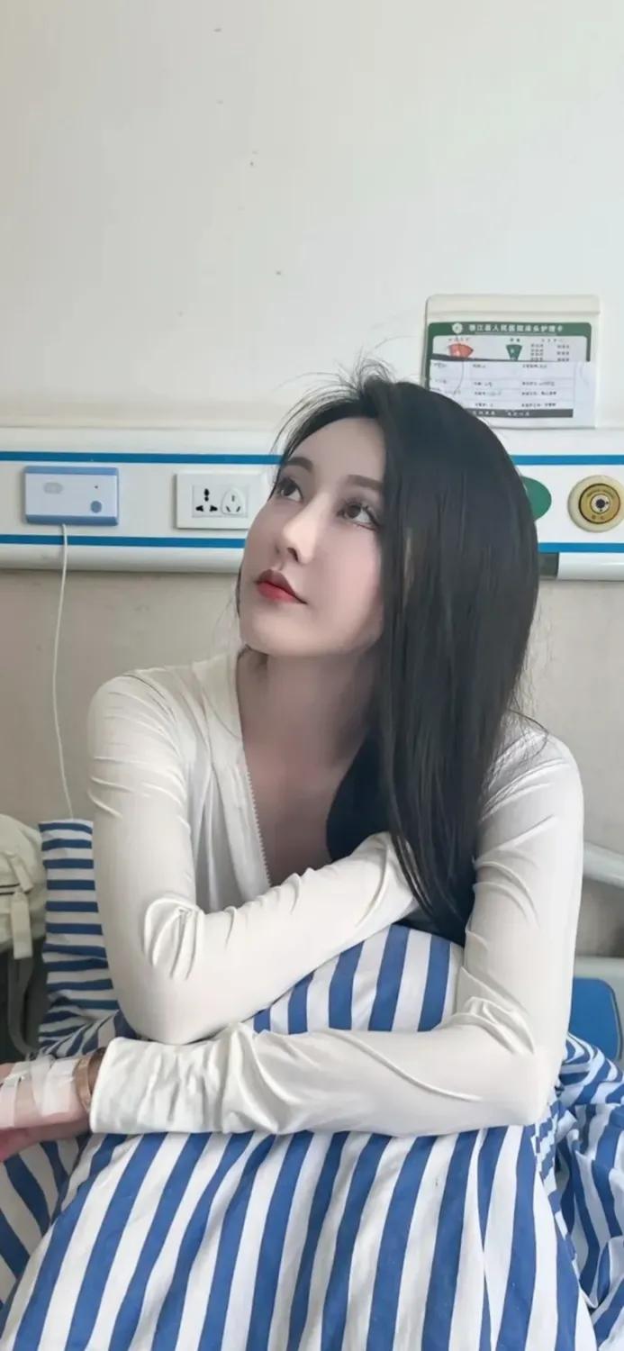 昨天和同事聊天，说她妈妈本该今年就退休了，属于单位下岗买断的那种，后来自己交的灵