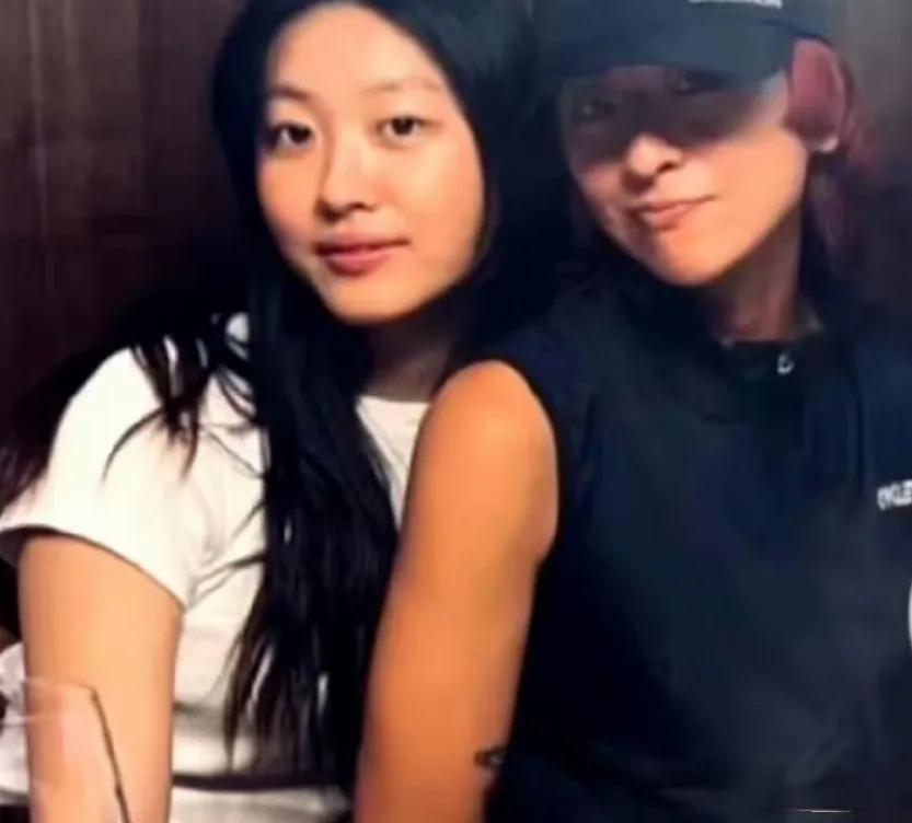 陈奕迅女儿引发热议！
8月26日，陈奕迅女儿新恋情曝光，原来是陈奕迅老婆在社交平