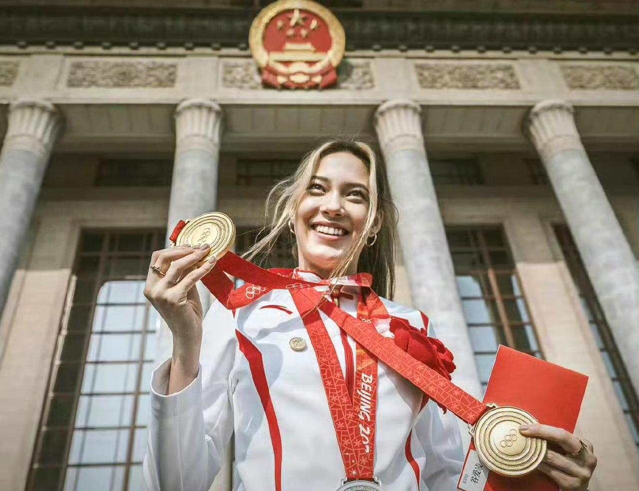 面对万斯等美国官员的指责，谷爱凌认为，她感觉自己已经成为美国的政治靶子。她之所以