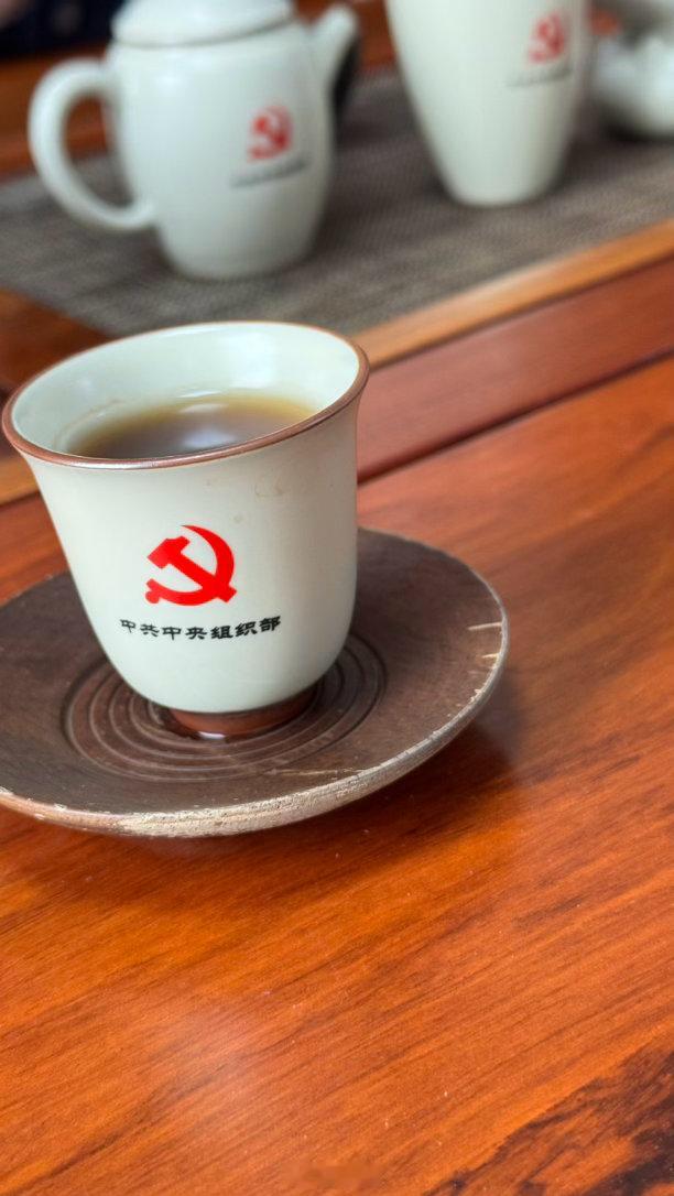 终究还是堵在了晚高峰里，吹吹这舒服的凉风阮诗赋的胡思乱想投资人