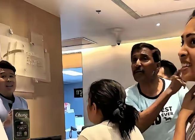 张口就拿“我是印度人”当借口耍赖，个别外籍人员在国内消费全程拒绝付款，吃饭住宿、