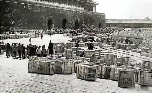 八国联军侵华的时候7个国家在故宫抢夺掠杀，只有小日子一直往里面冲，他们的目的是什