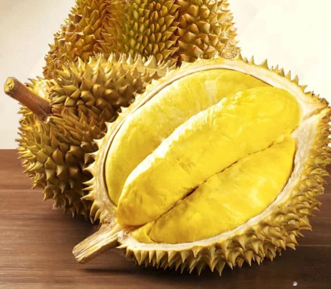 专家说吃榴莲后要注意多喝水，还挺有道理的。榴莲本身糖分和热量高，吃了之后适量喝水