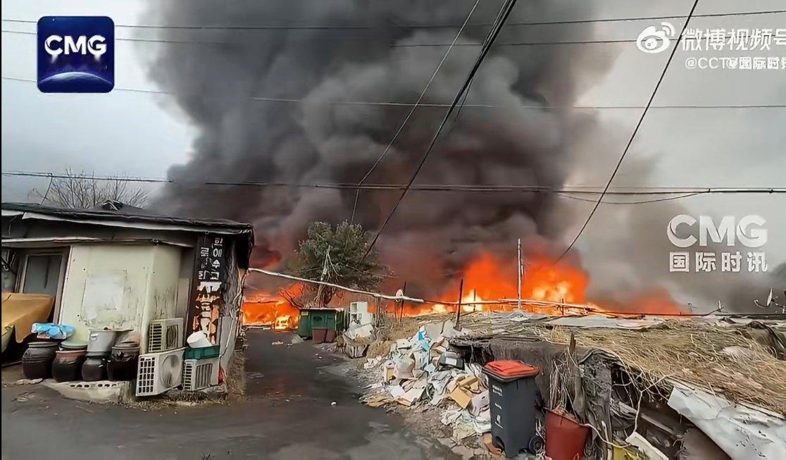韩国火灾已投入85辆消防车怎么突然起火了，希望没有伤亡，刚看到一个阴谋论是不是有
