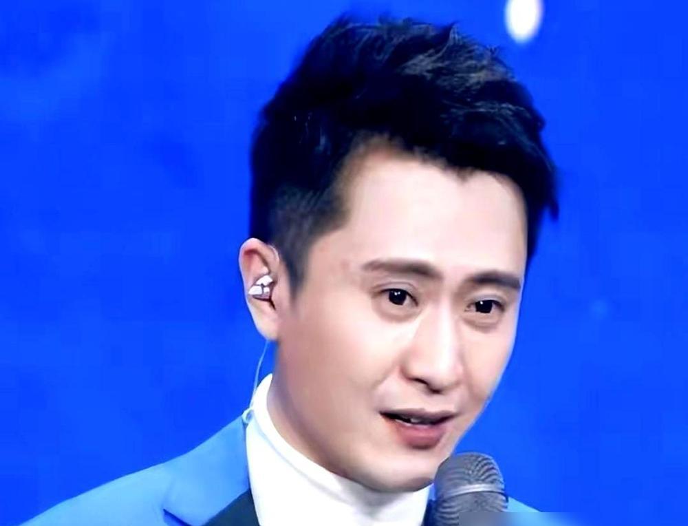 央视铁饭碗背后，藏着19年的隐形天花板。
45岁的杨帆，每年春晚你都能看见他。