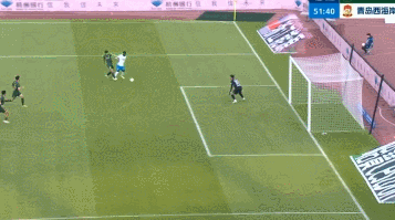 点球！郑智的球队获点，青岛西海岸0-2浙江队。
上半场就0比2落后，下半场开始后