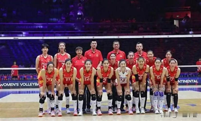 我认为中国女排有很大希望拿下本届亚锦赛冠军。决赛对手是泰国队，两队各有长短，胜负