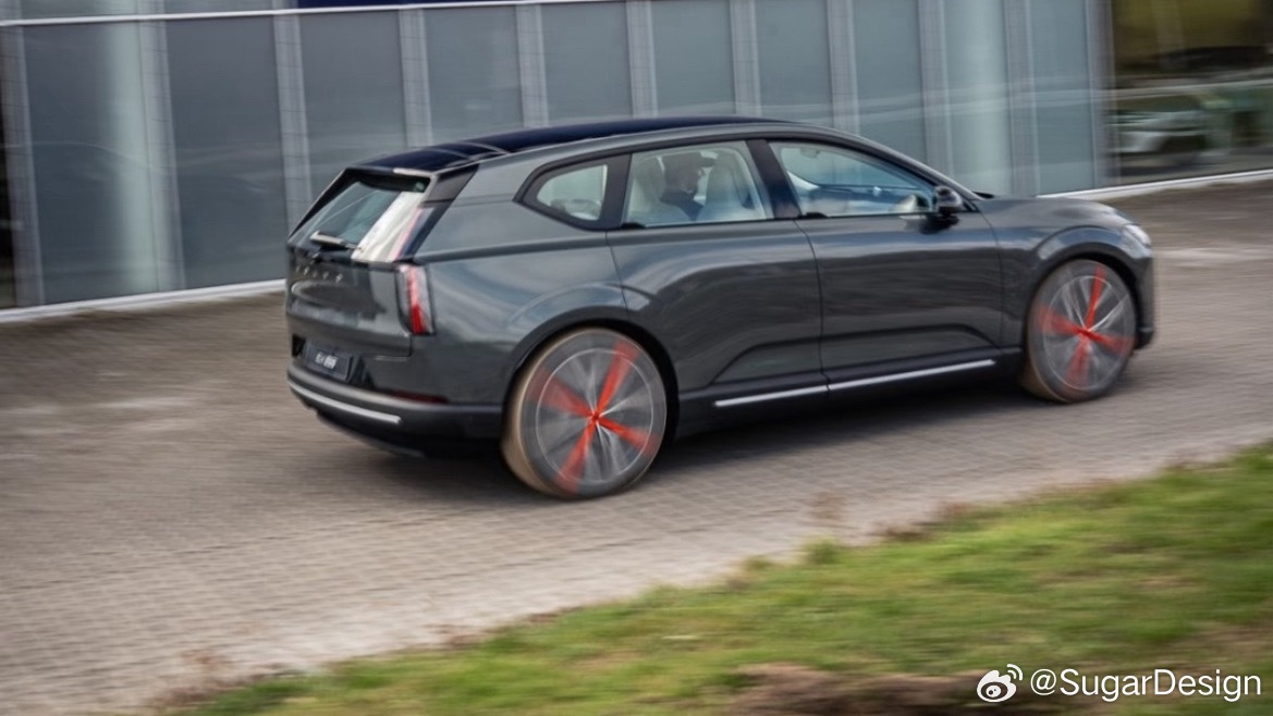 沃尔沃EX60实拍图印象里这应该是第一次实车露出吧 小耳朵门把手已经用上了，宝马