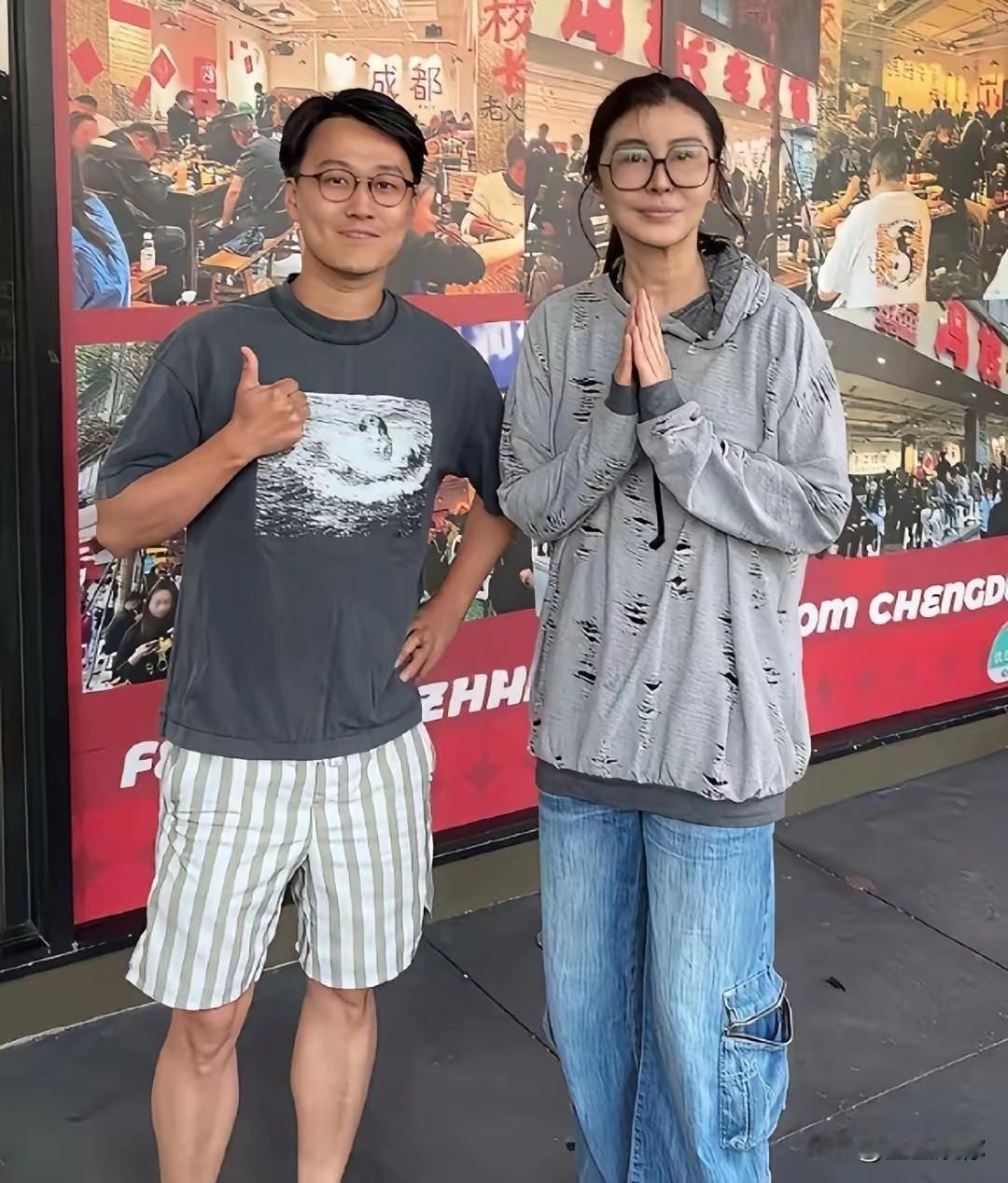 王祖贤的巅峰永远定格在了老电影镜头里，银幕上的她是真真正正的绝美，那种美是直击感