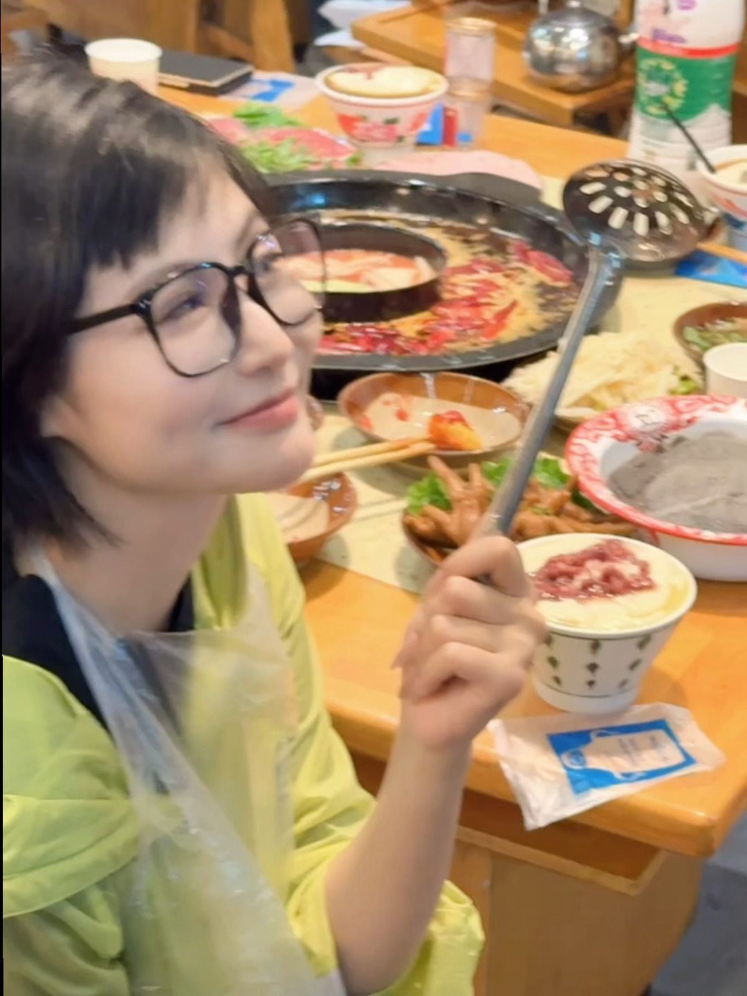热鼎圣水涮俗物～[酷]火锅就是我的最爱！[抱一抱][抱一抱][抱一抱]堪称我心中
