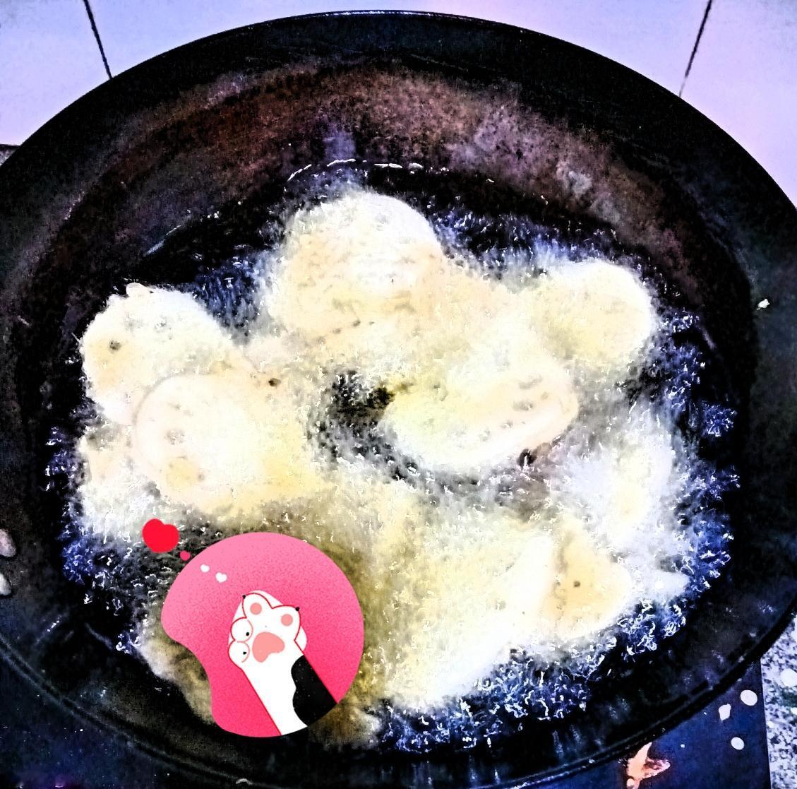 家人们看这一大锅！除夕这天，家里的油锅一热，年味儿可就真的浓起来了。
 
这滋滋