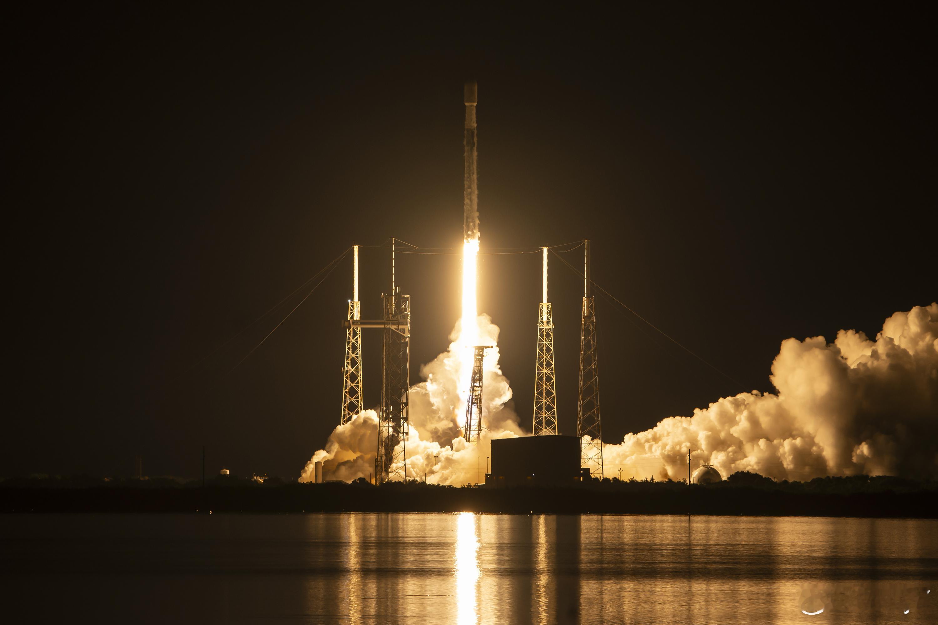 北京时间2026年8月25日17时33分，SpaceX从卡纳维拉尔角太空军基地S