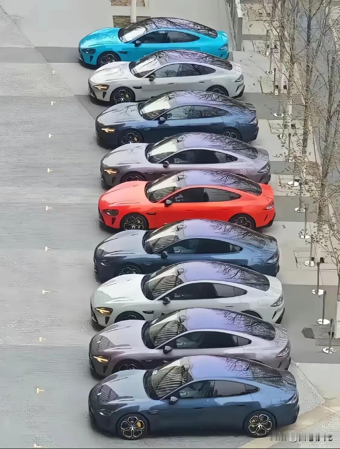 保时捷与小米。
​高情商：好的设计总会心有灵犀。
低情商：专利已过期。

美女都