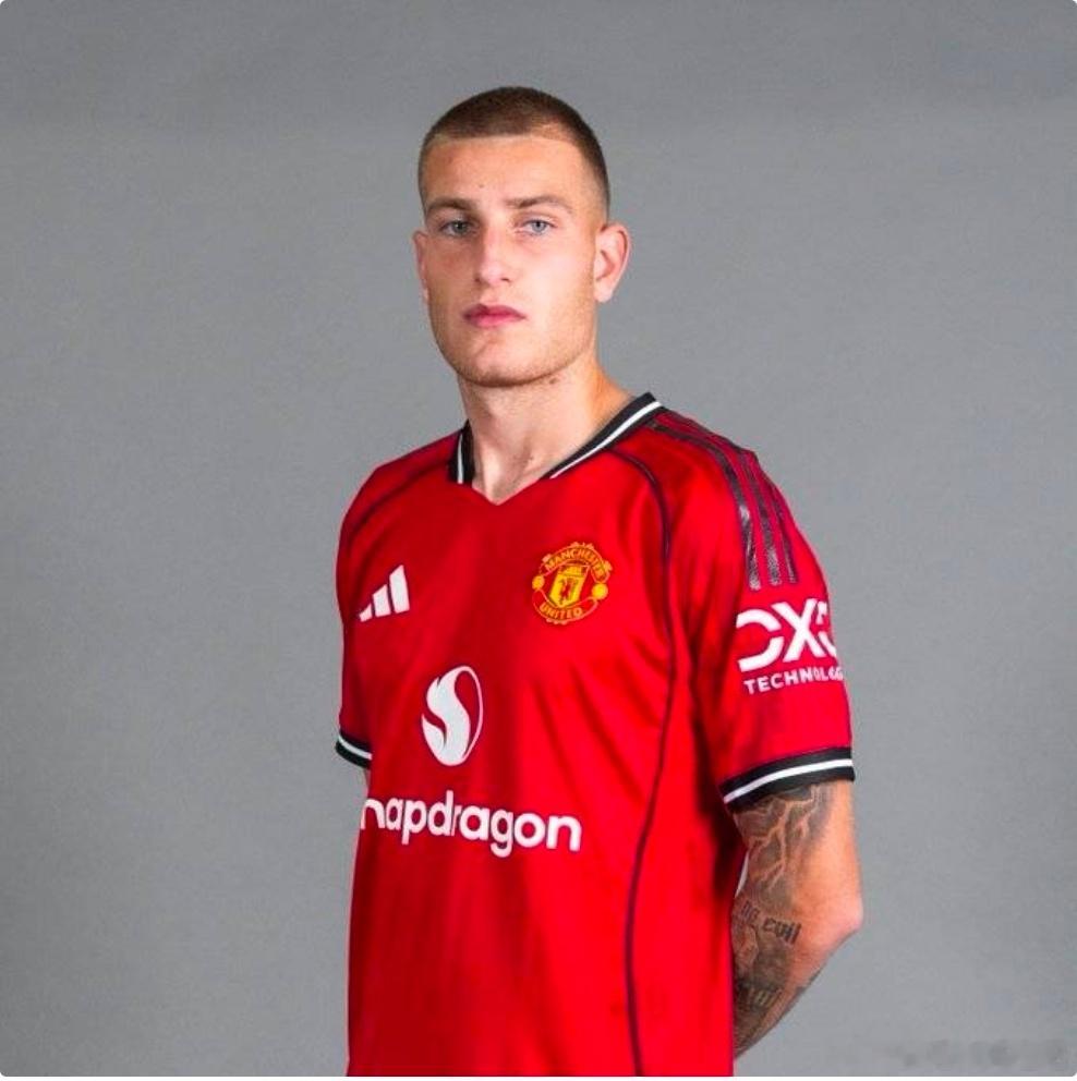 曼联官方：22岁后卫本内特离队，加盟英乙球队弗利特伍德曼联官方宣布，22岁的球队