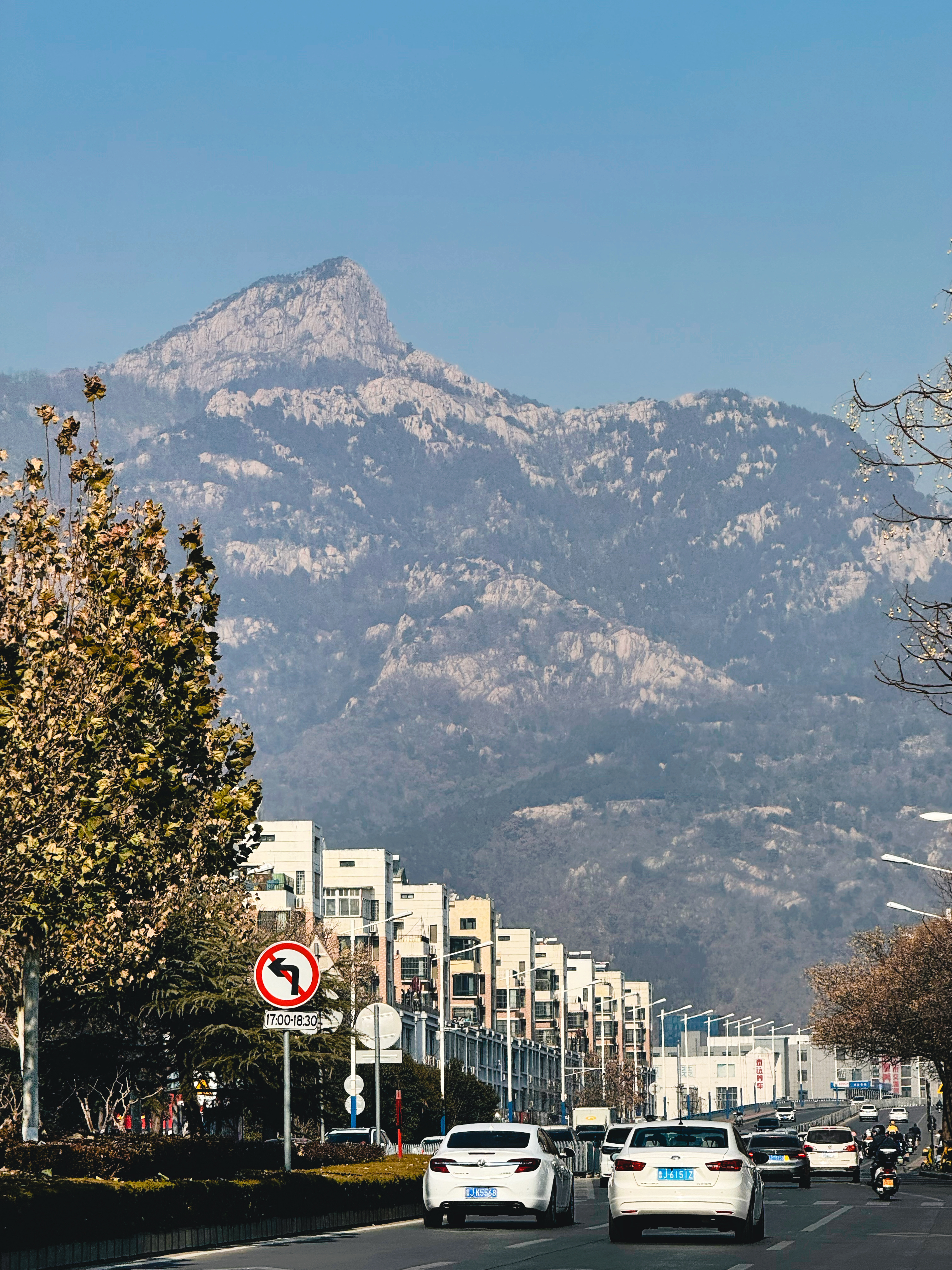 东岳泰山 北岳恒山 西岳华山，五岳还剩下俩，一个在郑州一个在衡阳，争取早日给这俩