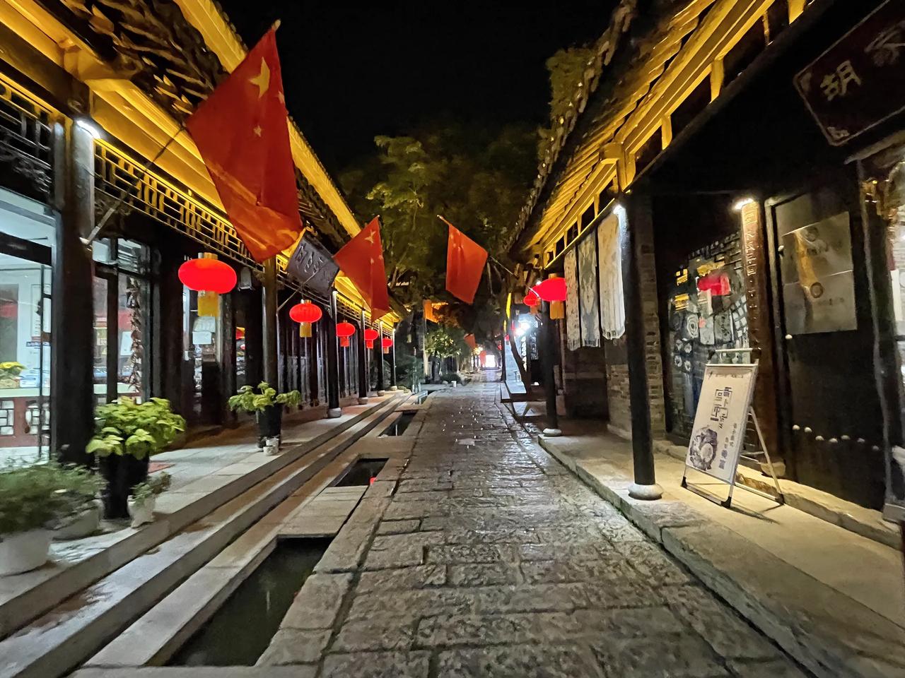 
今晚，趁着大部分人还有没放假，哟驱车一百来公里，游览了北方的“江南古城”台儿庄