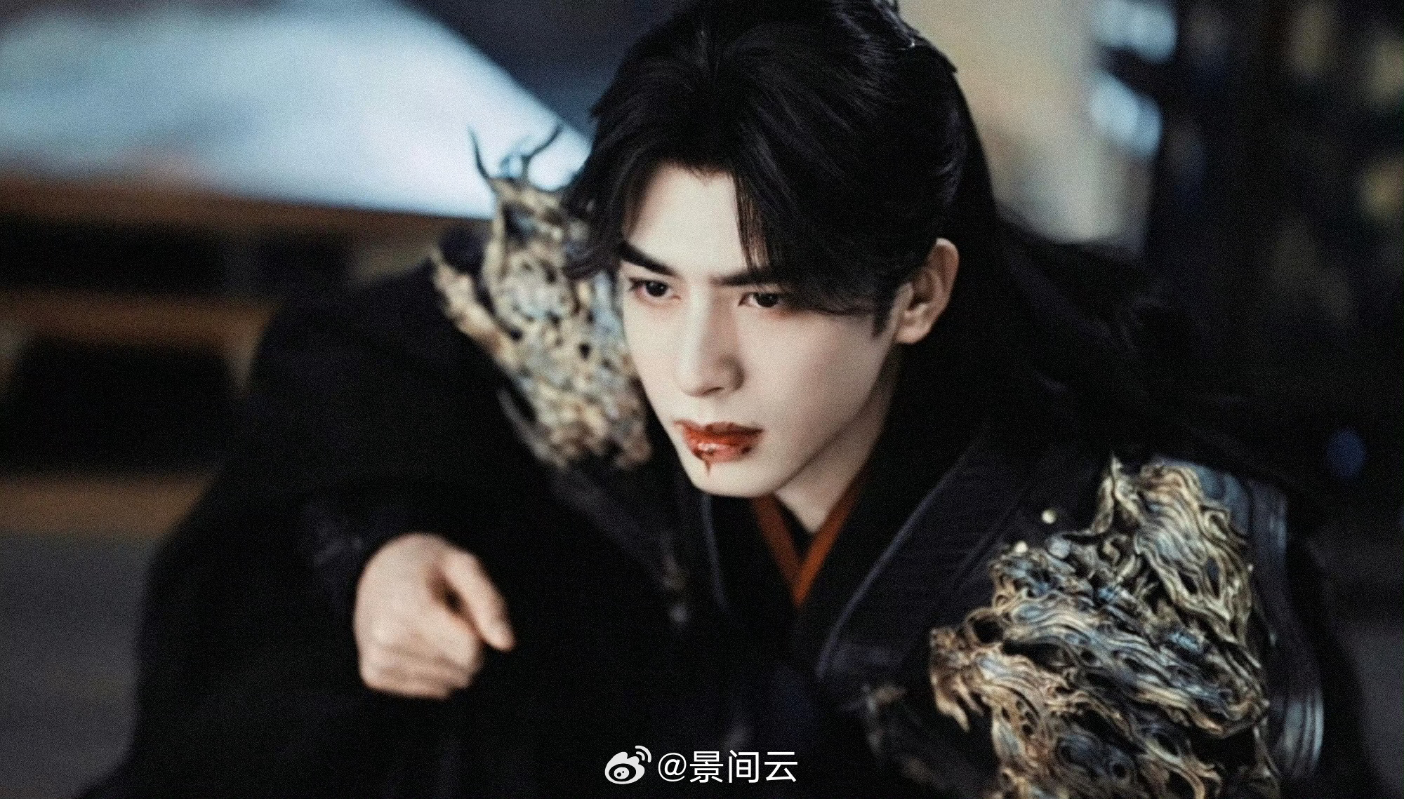 宋威龙演了6集没笑过好不容易逃进书院暂时安稳，转眼就陷入两难抉择，想要营救大哥，