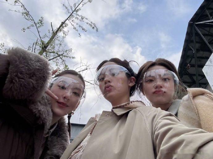 欧阳娜娜晒桃花坞plog欧阳娜娜桃花坞plog里的贺峻霖 欧阳娜娜桃花坞plog