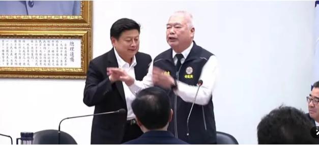 国民党这次撕破了脸！4 月 29 日的国民党中常会上，发生了一件让所有人都没想到