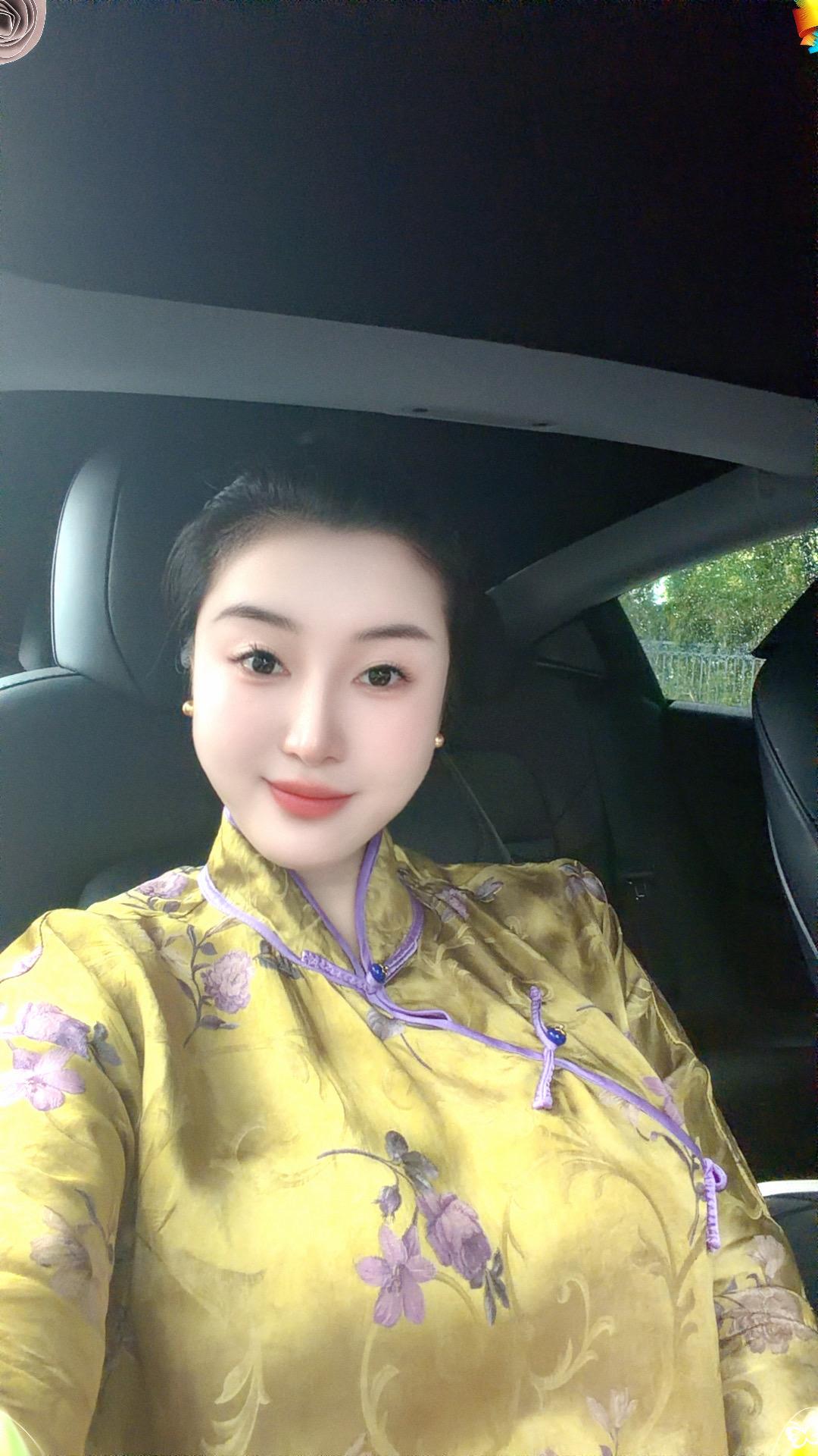 慢慢活成自己喜欢的样子，圈子精简，人心看淡，不屑迎合，自在安然。