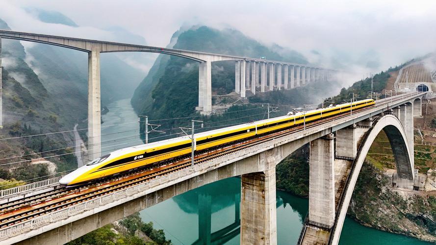 69分钟飙到宜昌！沪渝蓉高铁武宜段通车 湖北高铁里程冲进全国前五
 
重磅！沪渝