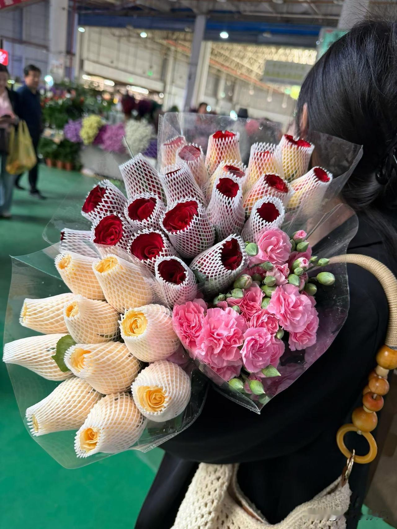 来昆明，真能赴一场超浪漫的玫瑰之约！4月25日至5月5日，安宁八街有“玫瑰花文化