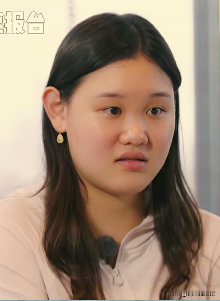 张家齐这个人有点意思，
她明明是个颜控，
喜欢高高大大的男生，可一谈到结婚，她立