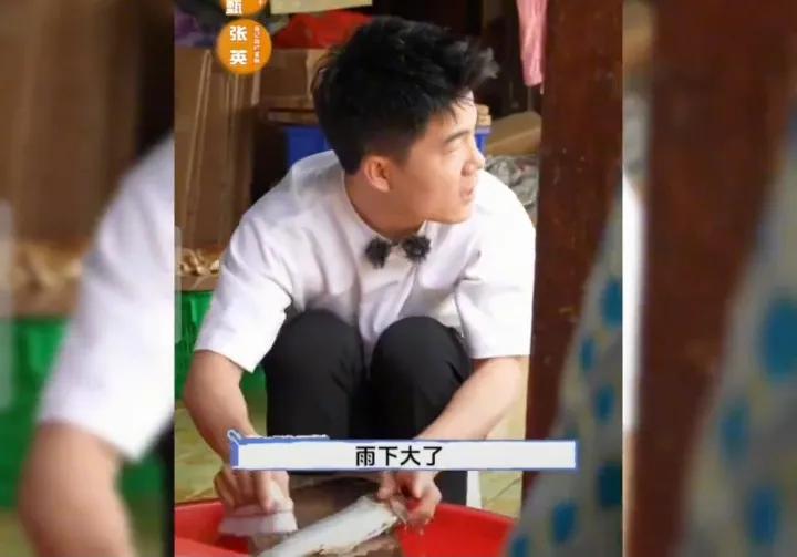 董宇辉：雨下大了我们要把鱼收了吗
宇辉澳门行精彩纷呈充满人间烟火气
在他刷鱼的时