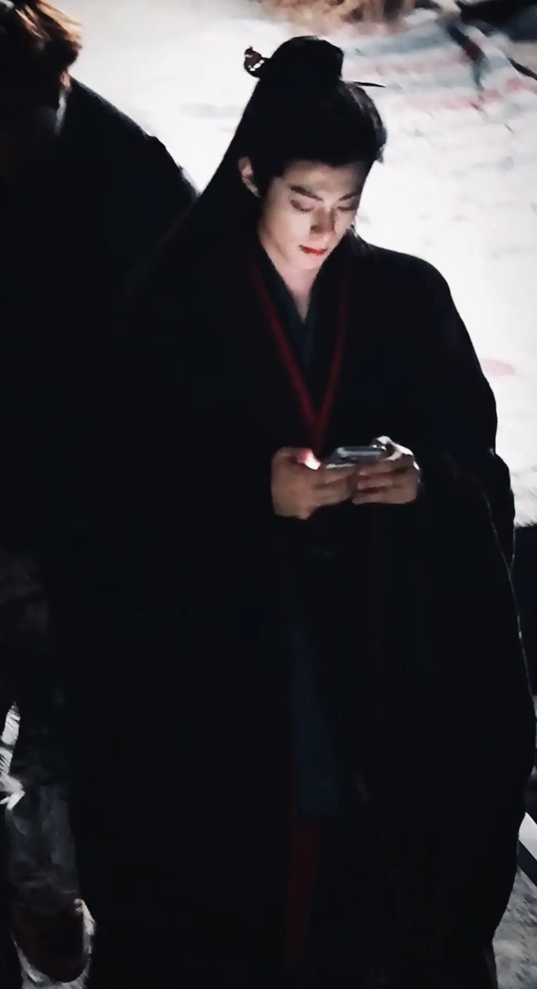 起猛了 看到古人玩手机