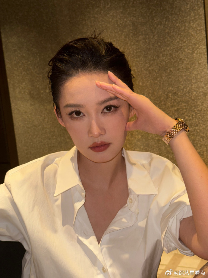 李沁湿发大光明   李沁湿发大光明真的是太帅气了呀，看到这个风格的时候发现咱们姐
