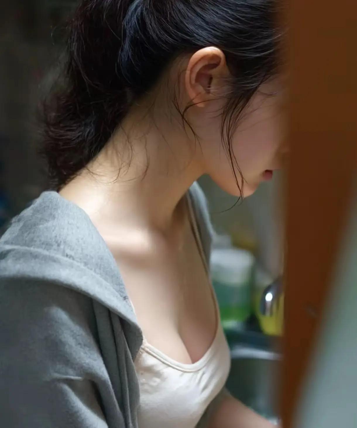 35岁，我把自己熬成了“大龄剩女”
 
曾经手握硕士学历、自认颜值在线的我，愣是