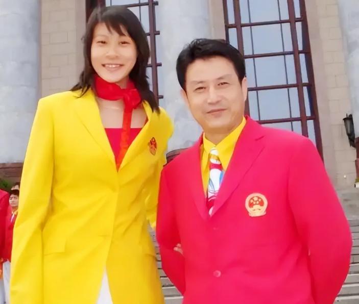 1992年，陈忠和的妻子因背包带勾住了火车，而被卷入火车下不幸而亡。3年后，陈忠