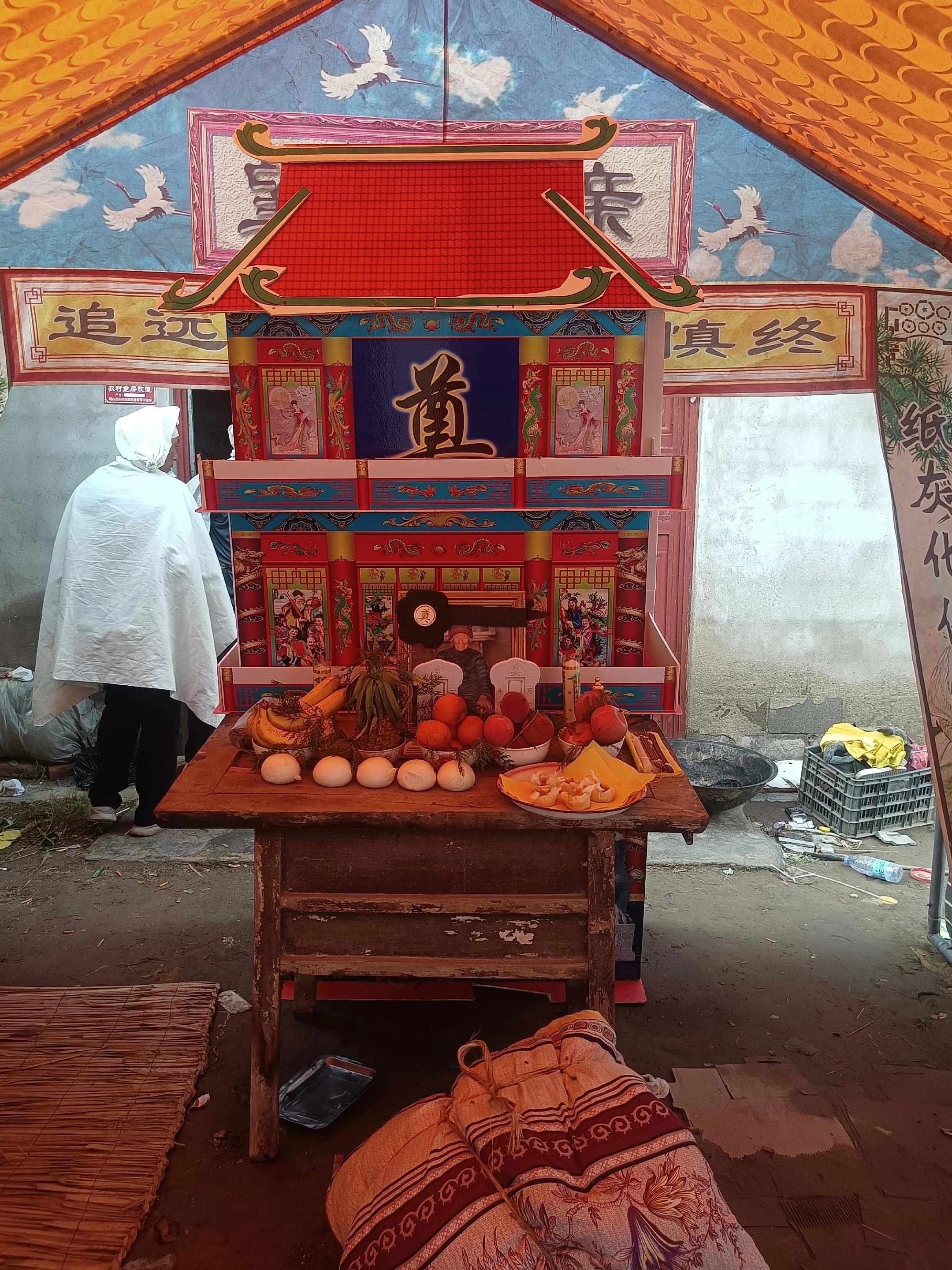 外婆 王戴氏 96岁高寿。  福寿全归九旬鹤算，瑶池赴约归仙位；百岁松...