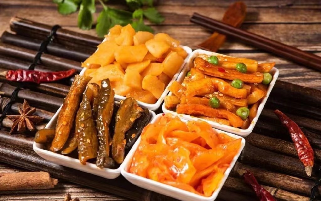#高盐饮食伤心脏伤大脑伤血管#高盐饮食是如何伤害你的健康的？1.影响血压：中国有