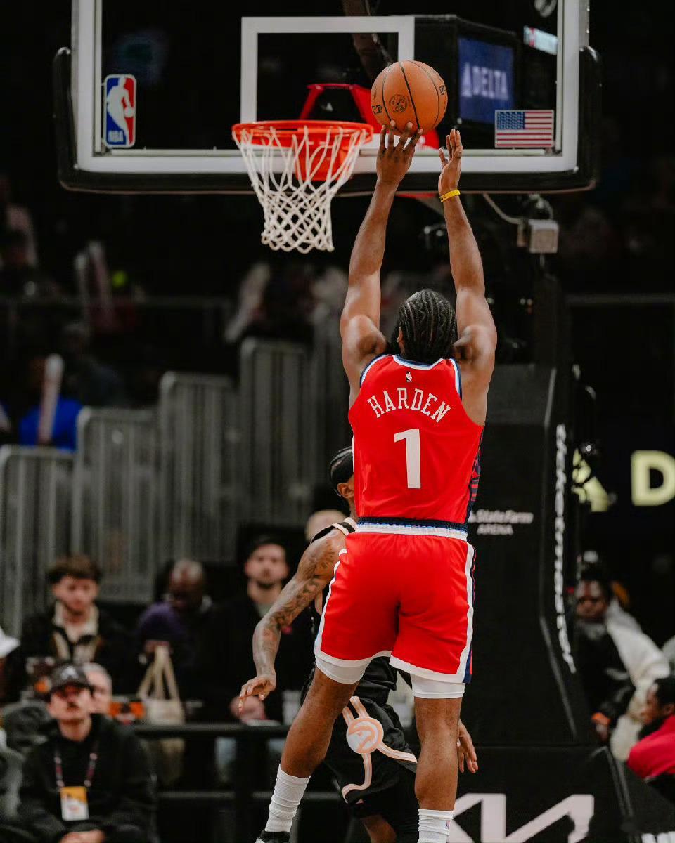 把保罗送回家，快船连败中止。“哈登摆烂了半个赛季，才逼管理层裁掉保罗”和逼走安东