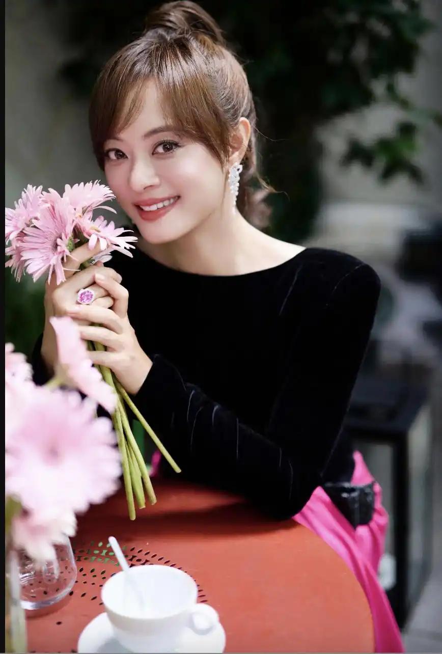 主持人问孙俪:“你这辈子做得最正确的一件事是什么？”孙俪脱口而出:“生孩子是我这