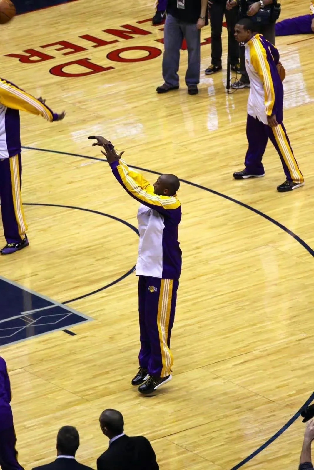 人生最宝贵的，并非是物质的富有，聪明的人，凡事都是往好处想，人在最强大的时候，那